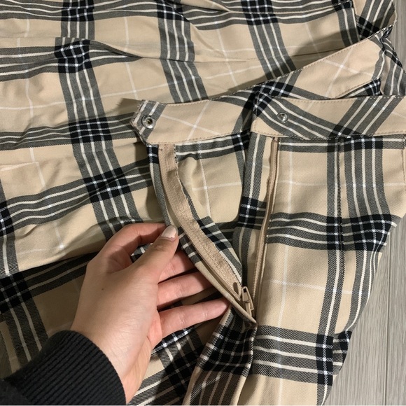 H&M Beige Pleated Plaid-Pattern Skirt - Picture 4 of 7